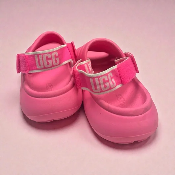 **like new** UGG Women’s Vibrant Pink Sandals - Picture 4 of 9